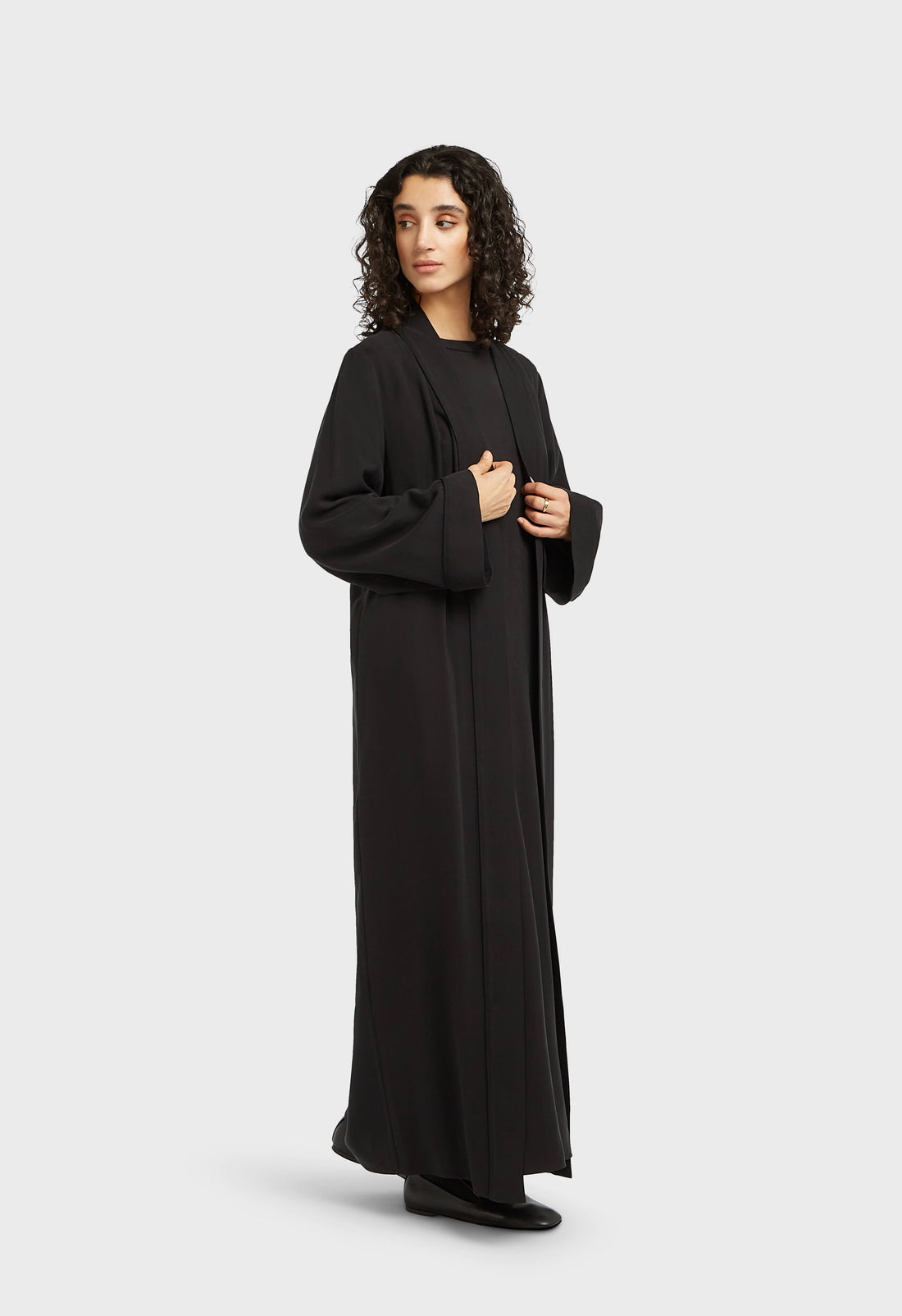 Essentiel Doux Tissé Abaya Court | Black