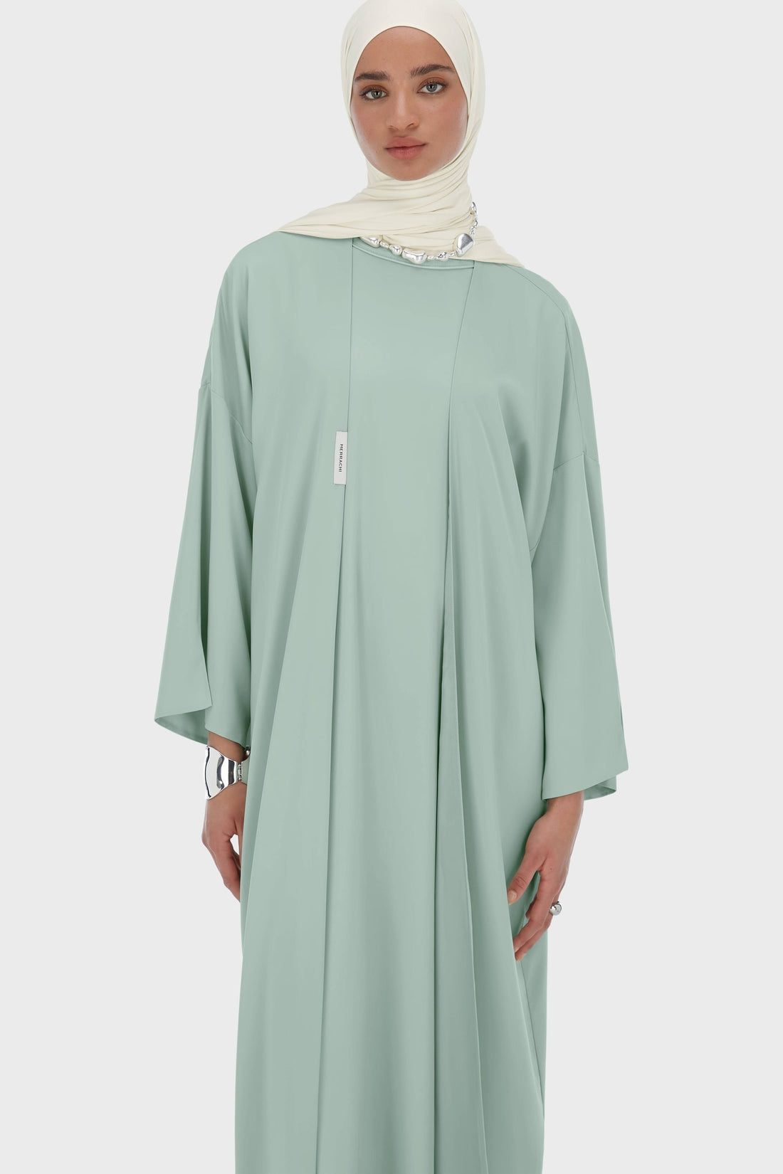 Tissé Abaya Court | Lake