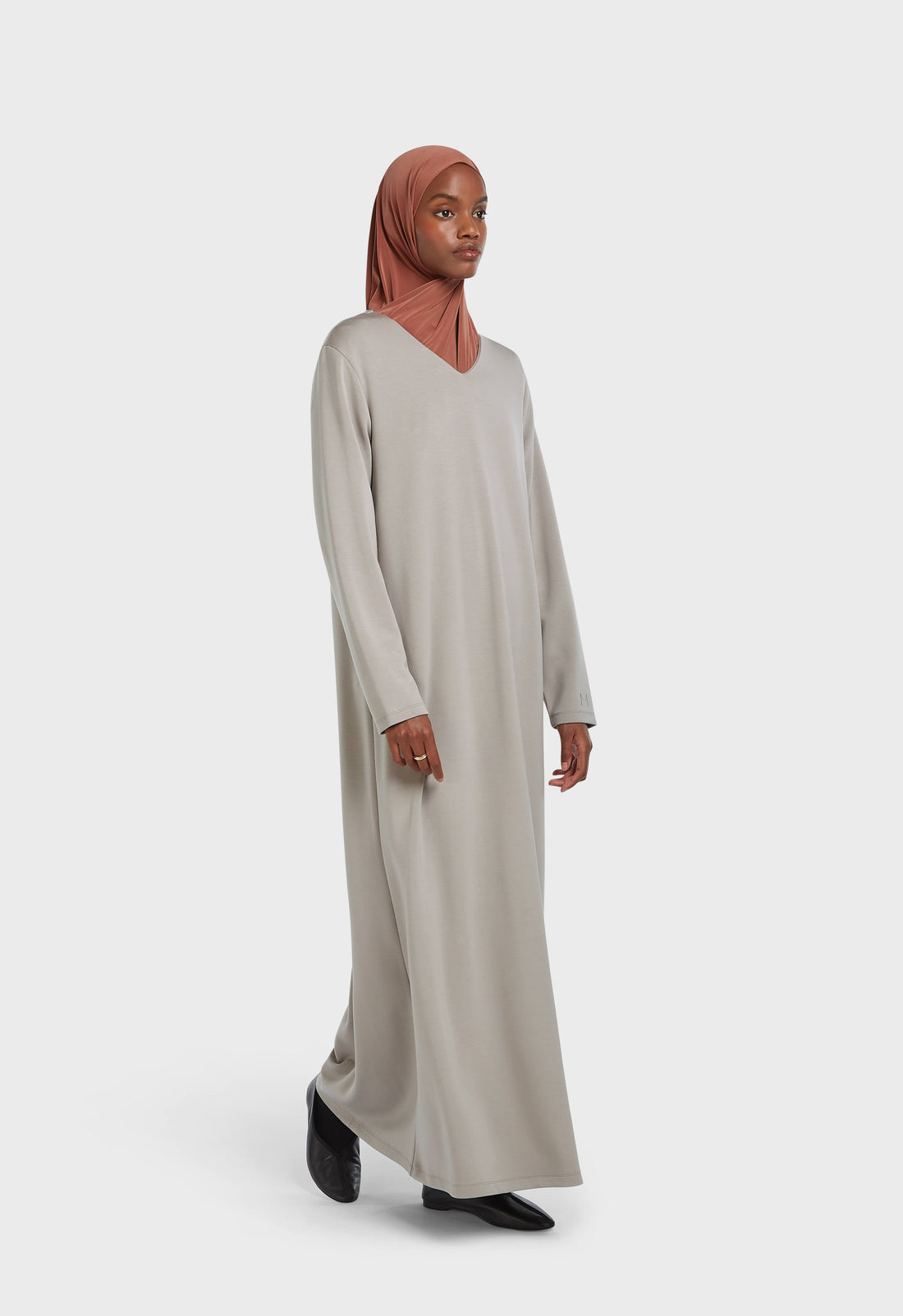 Doux Rayonne Col en V Robe | Pebble